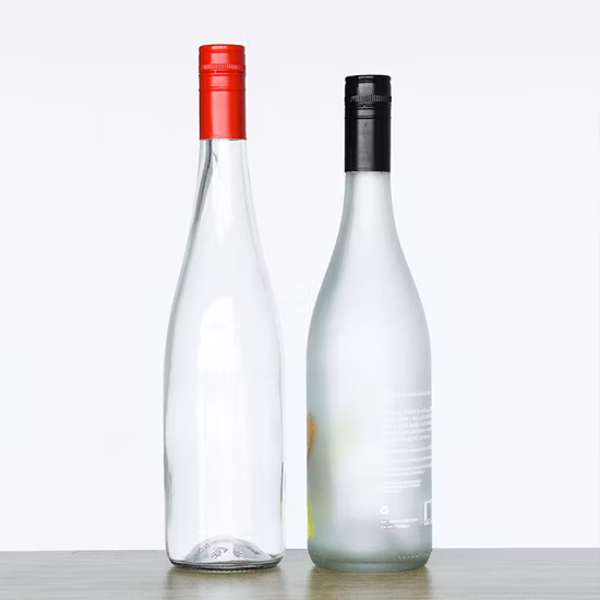  Круглая стеклянная бутылка для крепленого вина объемом 750 мл с деревянной пробкой.  Стеклянная бутылка бордового вина